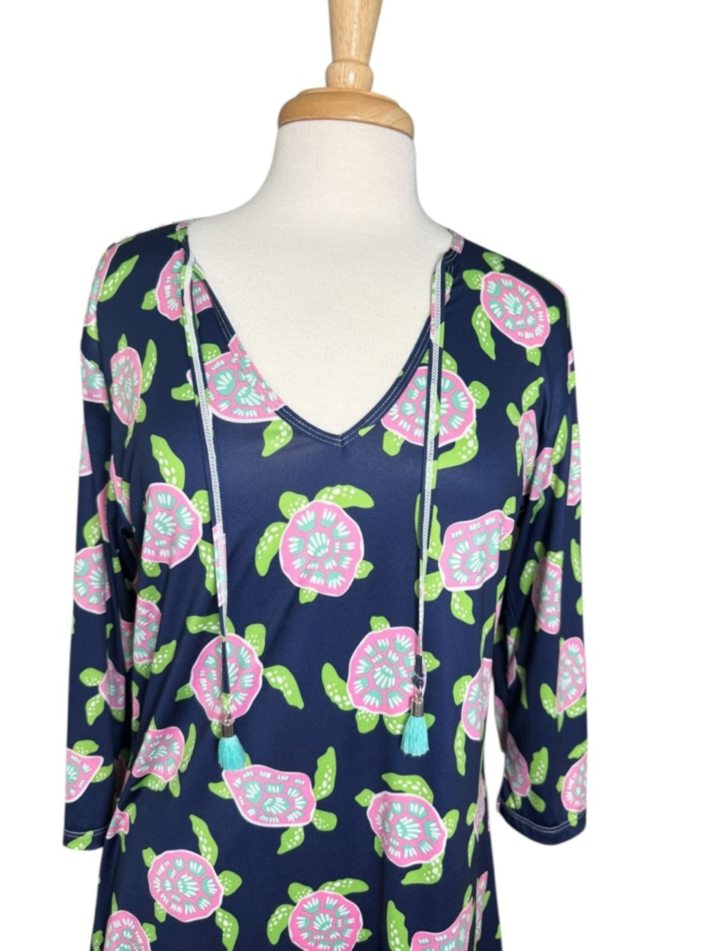 Viv & Lou Navy V-Neck Tunic with Pink Turtles Bay Small - Picture 2 of 7